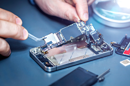 Your Nearest Solution: Trusted iPhone Repair Near Me post thumbnail image